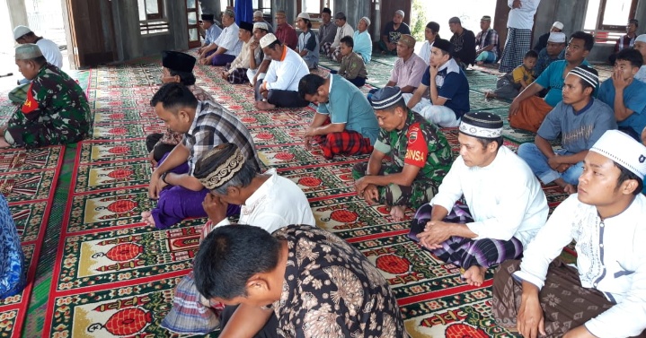 Mengisi Khutbah Jum’at, Babinsa Koramil 18/Pargarutan Tekankan Bela Negara