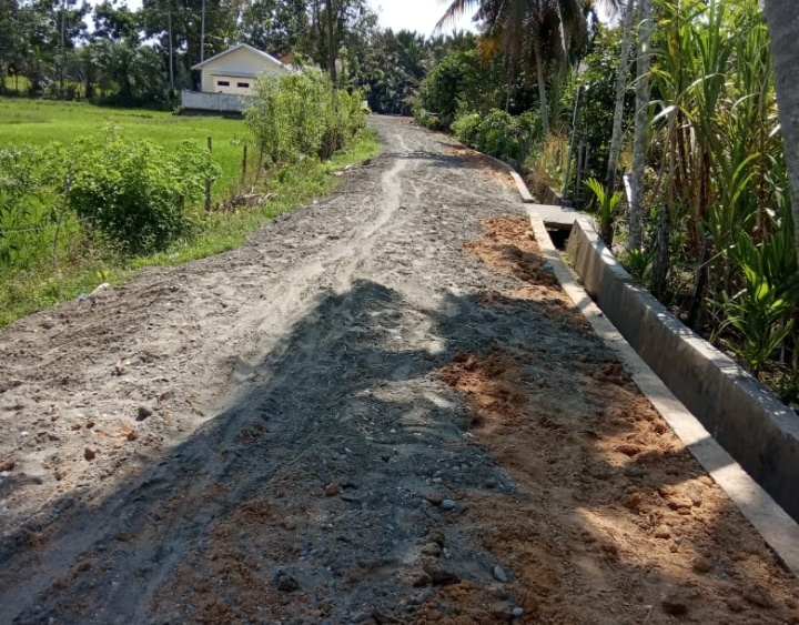 Jalan Rusak di Rangkileh Saat ini Sedang Dilakukan Penimbunan