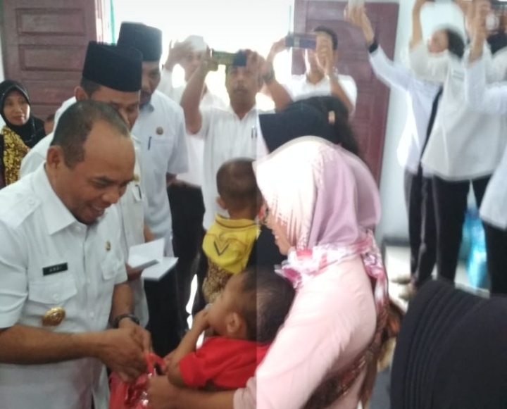 Bupati Labuhanbatu Serahkan Bantuan Gizi Kurang