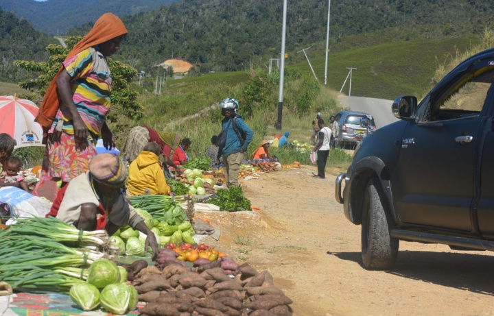 Lokasi Pasar Baru Jauh, Mama Pedagang Asli Papua di Dogiyai Menolak di Pindahkan