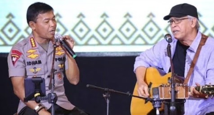 Kapolri Duet Bareng Iwan Fals Lantunkan Lagu “Ibu”