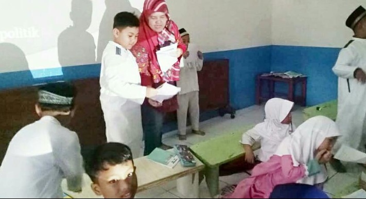 Pengabdian Kepada Masyarakat Dosen dan Mahasiswi Fikom Universitas Budi Luhur mengenai Pendidikan Literasi Med