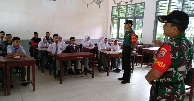 Kunjungi Sekolah SMA, Babinsa Koramil 15/MS Gelar Kampanye Rekrutmen Prajurit TNI AD