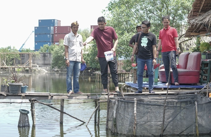 Jebolan IPB S2 Agribisnis Ini Sambangi Kampung Salam Yang Sempat Viral Lantaran Genangan berton-ton Sampah