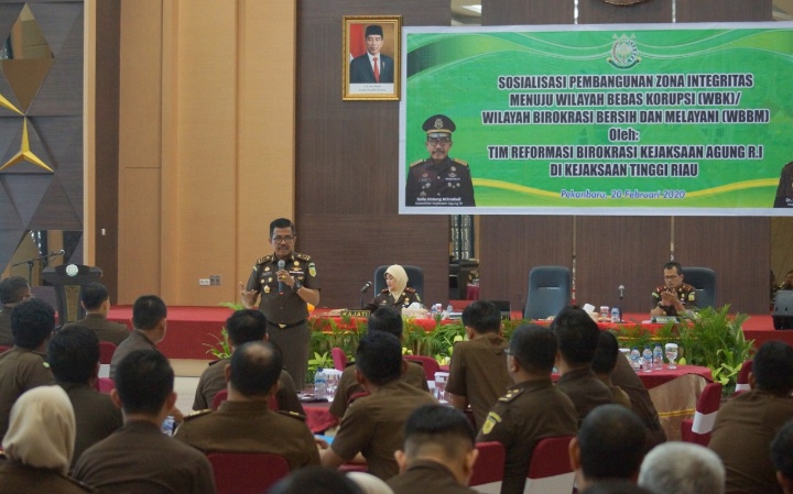 Kabandiklat Himbau Jajaran Kejati Riau dan Kejari berikan Pelayanan Terbaik Bagi Masyarakat