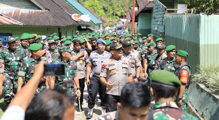 Kapoldasu dan Pangadam 1 BB disambut Personil TNI – POLRI