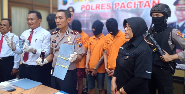 3 Tersangka Pengedar dan Pengguna Sediaan Farmasi Tanpa Ijin Edar Ditangkap Polres Pacitan