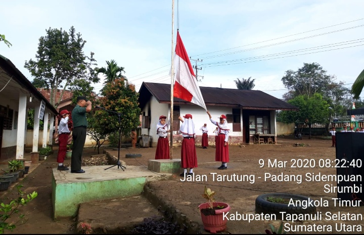 Danramil 18/Pargarutan Pembina Upacara SD Negeri 100306 Garonggang