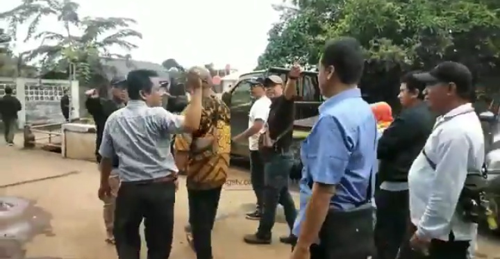 Warga Ontrok Pengembang Berkedok Syariah