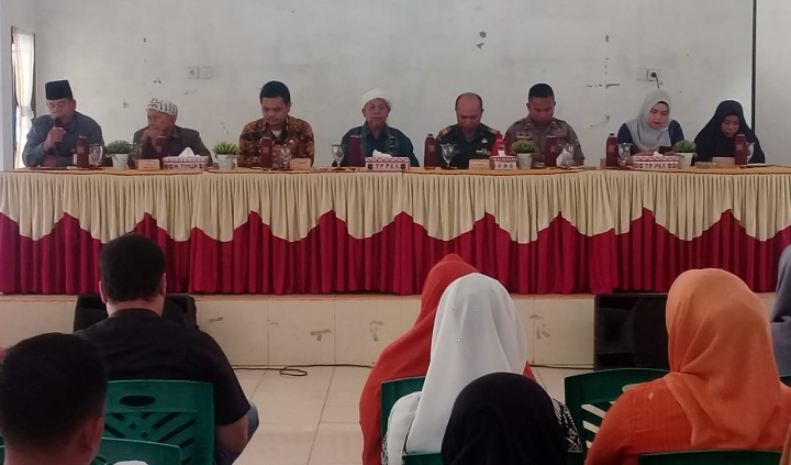 Bersama Muspika, Danramil 18/Pargarutan Gelar Rapat Percepatan Penanganan Covid-19 Kecamatan Angkola Timur