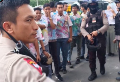 Polrestabes Medan Berikan Pengarahan Kepada Anak Sekolah Yang Konvoi Usai Ujian Sekolah Berakhir