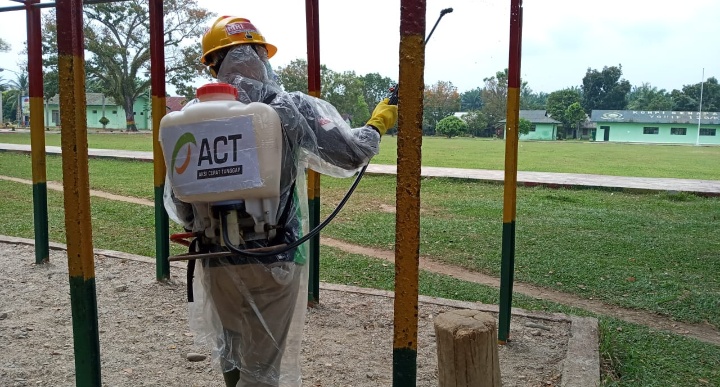 Cegah Covid-19, Mesjid di Labuhanbatu Disemprot Disinfektan Oleh ACT-MRI Labuhanbatu