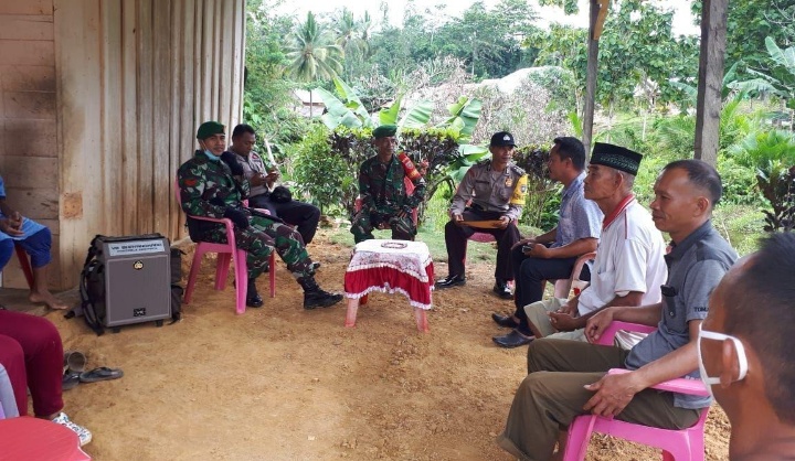 Komsos Babinsa, Cegah Penyebaran Covid -19 Warga ikuti Himbauan Pemerintah