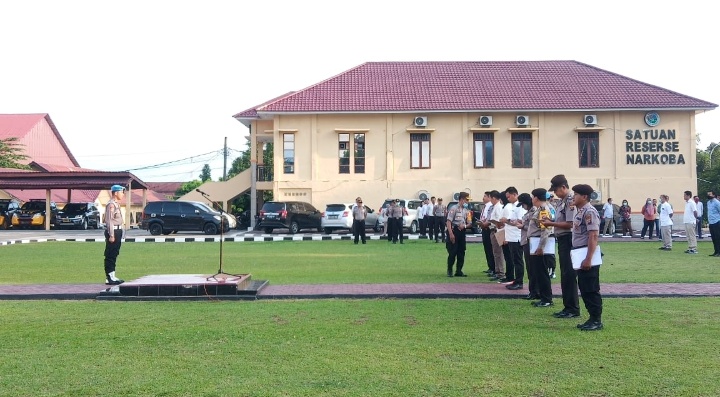 Apel Pagi, Kabag Ren sampaikan Agar seluruh personil tetap waspada dengan Covid 19