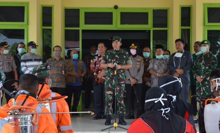 Dandim 0212/Tapsel Bersama FKPD Kota Padangsidimpuan Gelar Penyemprotan Fasilitas Umum