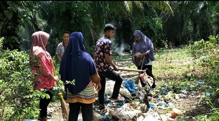 DLH Labuhanbatu Berjibaku Dengan Sampah Ditengah Musim Corona