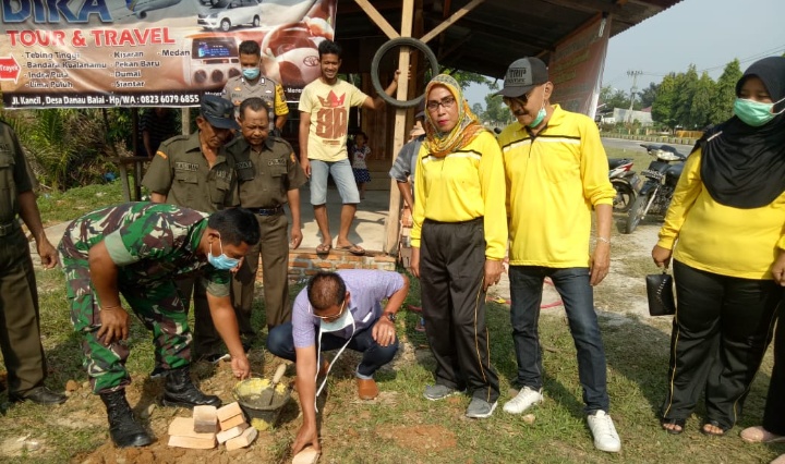 Camat Rantau Utara, Hadiri Peletakan Batu Pertama Poskamling