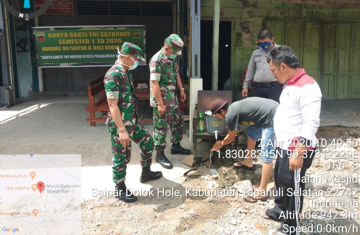 Cegah Covid-19, Koramil 04/SDH Pasang Alat Cuci Tangan Bagi Masyarakat di Kelurahan Sipagimbar