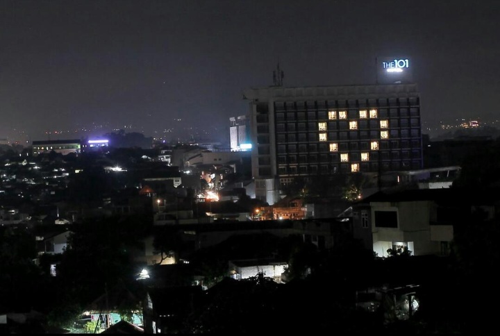 Dukung Program Pemerintah, The 101 Bogor Suryakencana Nyalakan Lampu Love Bentuk Solidaritas Social Distancing