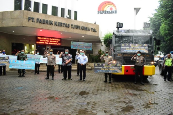 PT Pabrik Kertas Tjiwi Kimia Tbk Sumbang Disienfektan di Dua Kecamatan