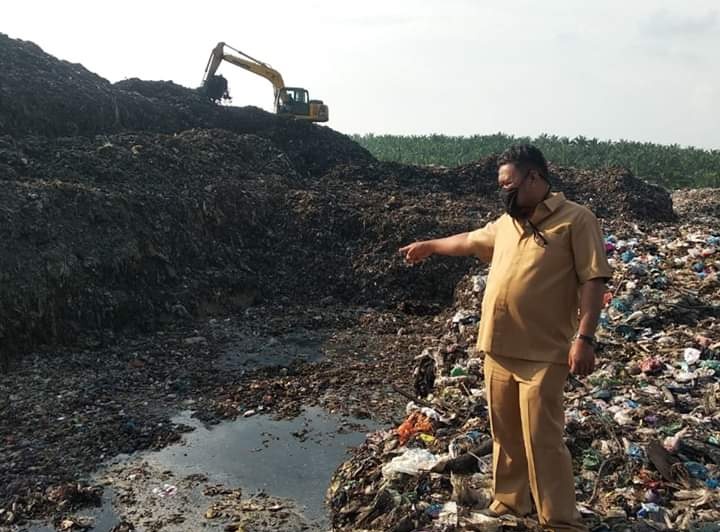 Petugas Angkutan Sampah Labuhanbatu Lindungi Diri Dengan APD