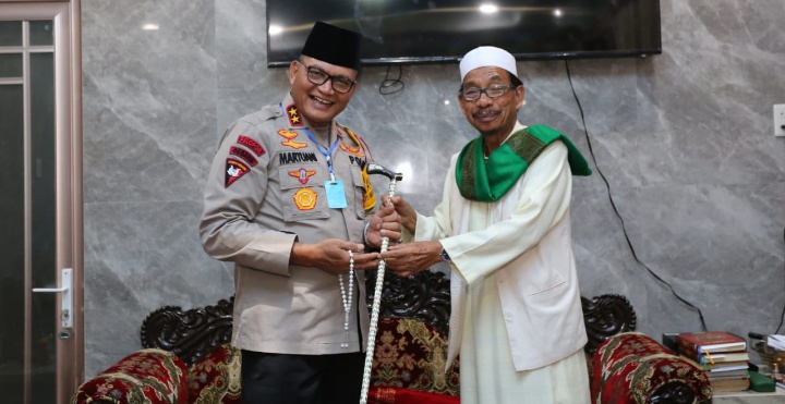 Kapolda Sumatera Utara bersama Wakapolda & PJU Polda Sumut Silaturahmi ke Pondok Pesantren Al Kautsar Al 