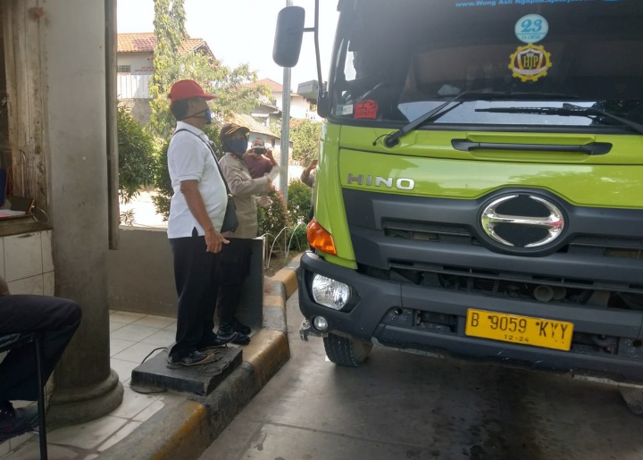 Asosiasi Pengusaha Truck Indonesia (APTRINDO), Berbagi Ta’jil Kepada Pengemudi Truck dan Masyarakat