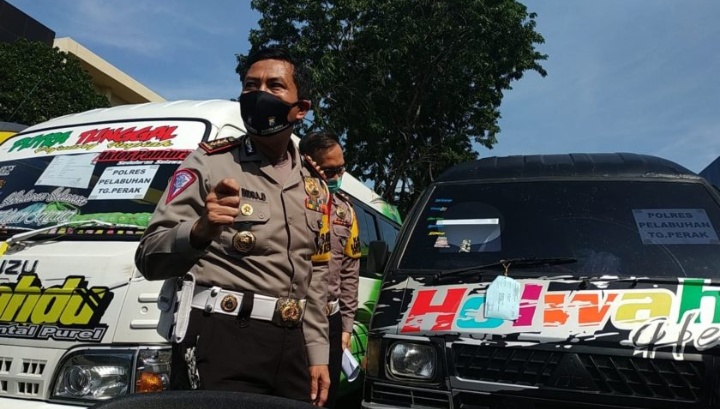 Puluhan Travel Tak Berizin Trayek Ditilang Polisi