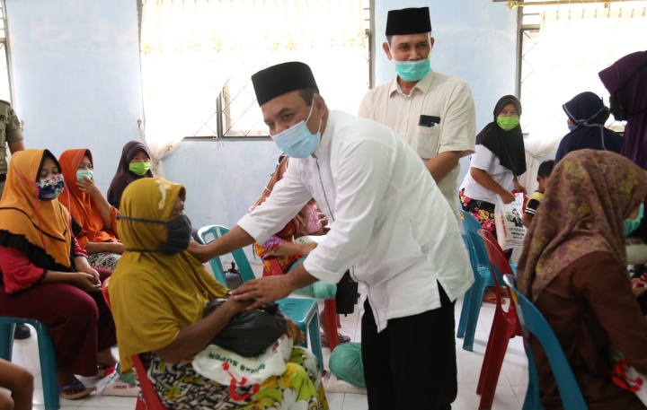 Jum’at Keliling, Bupati Labuhanbatu Bagikan Sembako Murah