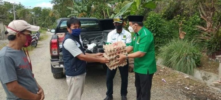 DPC PPP Luwu Salurkan Paket Sembako kepada warga yang Karantina Mandiri