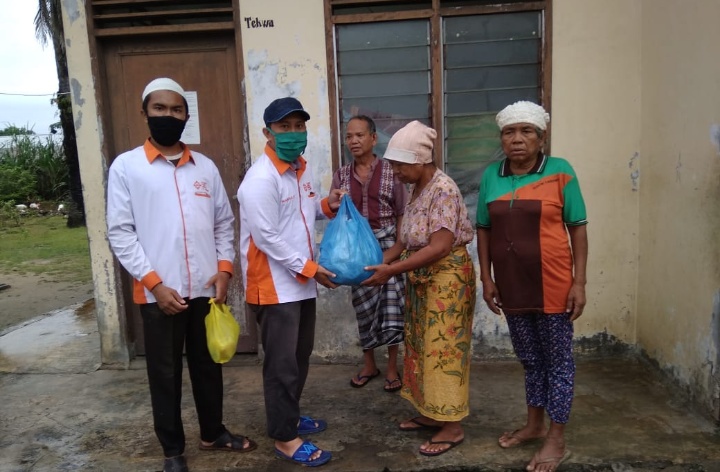 KOPI Labuhanbatu Bagikan Paket Lebaran