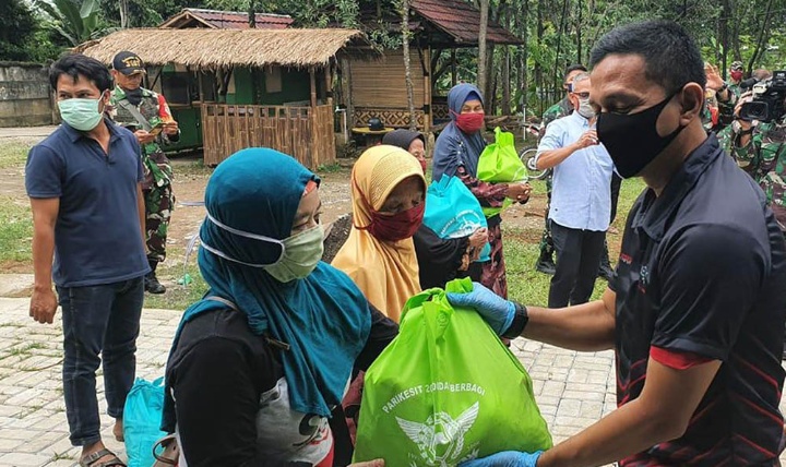 Perwira TNI Lulusan Akademi Militer Tahun 2000 Turun Lapangan Bantu Masyarakat