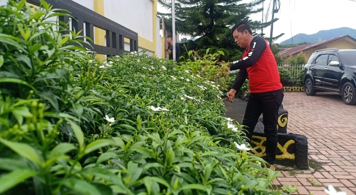 Camat Rantau Utara Giat Program Bersih-berih Lingkungan