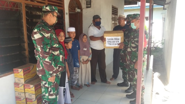 Koramil 13/Panyabungan Berikan Santunan Kepada Anak Yatim Aek Galoga