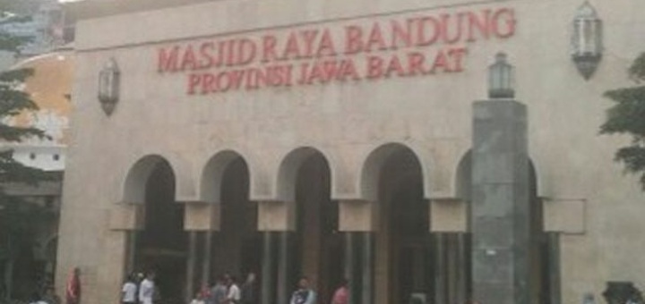 Masjid Raya Bandung Gelar Solat Jumat Hari ini, Berikut Aturannya