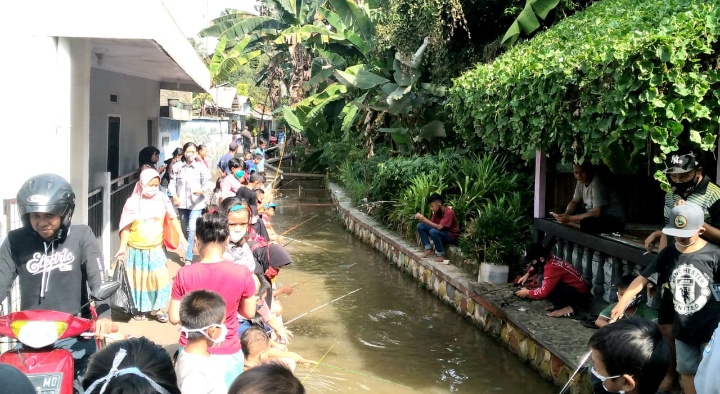 Manfaatkan Selokan Air, Budidaya Ikan di Desa Bendungan Untuk Konsumsi Warga Kian Berkembang