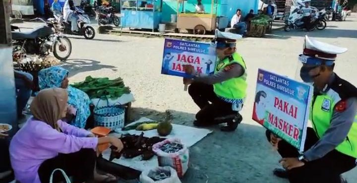 Kepedulian SATLANTAS Polres Simeulue dalam cegah Covid-19 di Masa New Normal