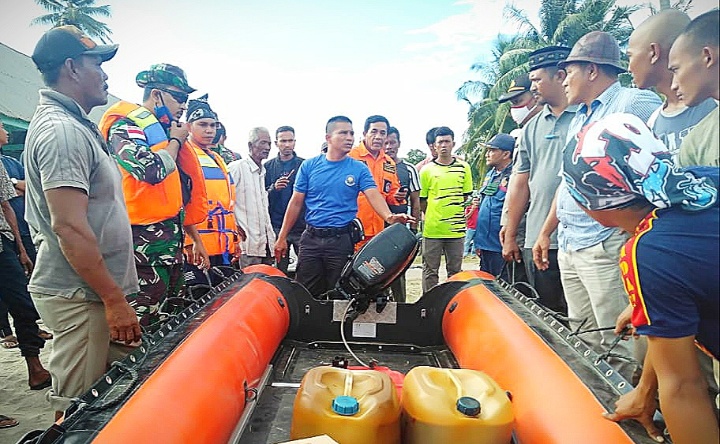 Tiga Nelayan Dilaporkan Hilang Kontak, Posmat TNI AL Tapaktuan Lanal Simeulue Lakukan Pencarian