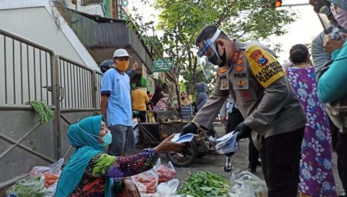 Dua Juta Masker Dibagikan Gratis di Kota Pahlawan