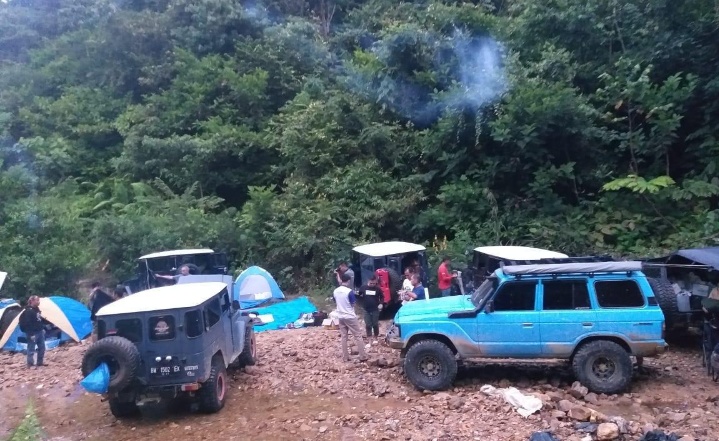 Memasuki Hutan Belantara Menuju Desa Kebun Tinggi, Melihat Senyuman Sumringah Anak