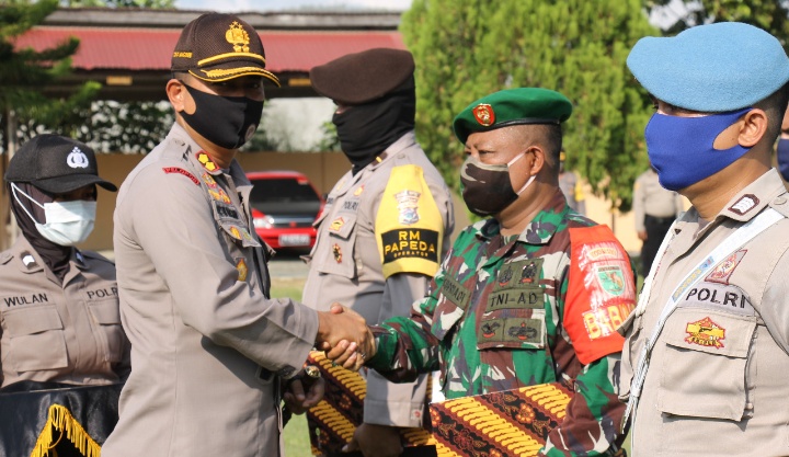 Kapolres Jayapura Beri Penghargaan pada , Anggota Polri, TNI dan Masyarakat