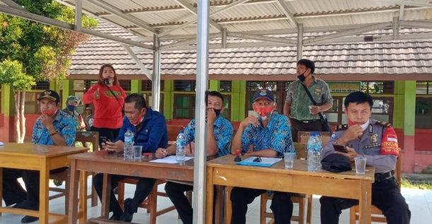 Penyaluran BST dari Provinsi Banten di Desa Cikuya Berjalan Lancar