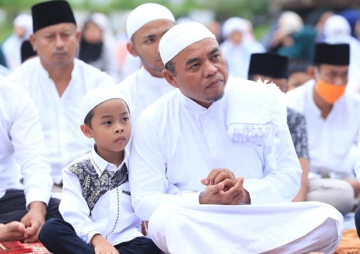 Bupati Labuhanbatu Melaksanakan Sholat Idul Adha di Lapangan Ika Bina En Pabolo