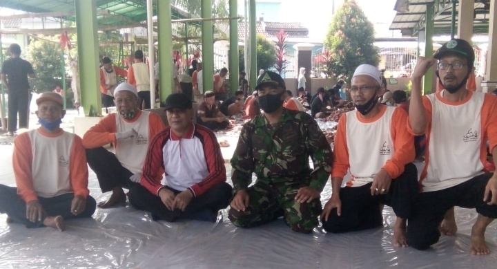 Masjid ” AT-TAQWA ” Perumahan Taman Cikande Sembelih 14 ekor Sapi, 63 ekor Kambing dan 1 ekor Kerb