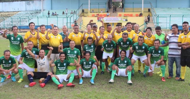 Laga Persahabatan Timnas All Star Vs Poslab Labuhanbatu All Start, Bupati Labuhanbatu Turut Serta Ambil Posisi