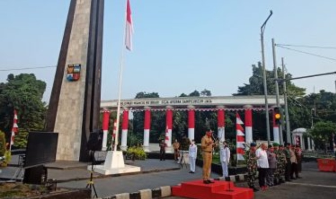 Walikota Bogor Bima Arya Gelar Pengibaran Merah Putih di Tugu Kujang