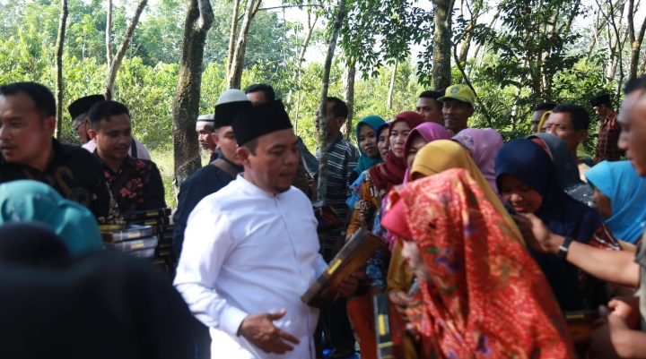 Dialam Terbuka, Bupati Labuhanbatu Temu Ramah Bersama Masyarakat Dusun Firdaus