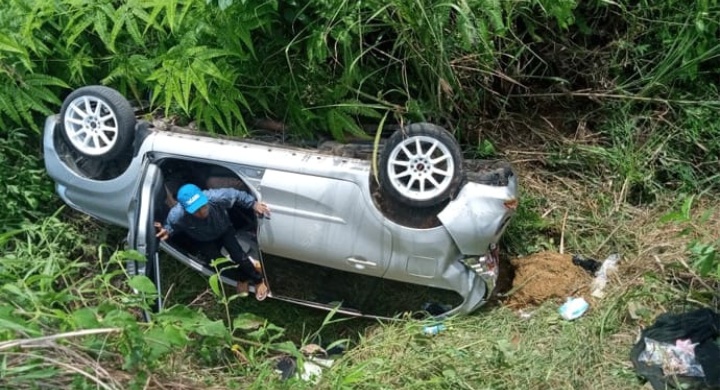 Mobil Berisi Satu Keluarga Masuk Jurang di Sukamakmur