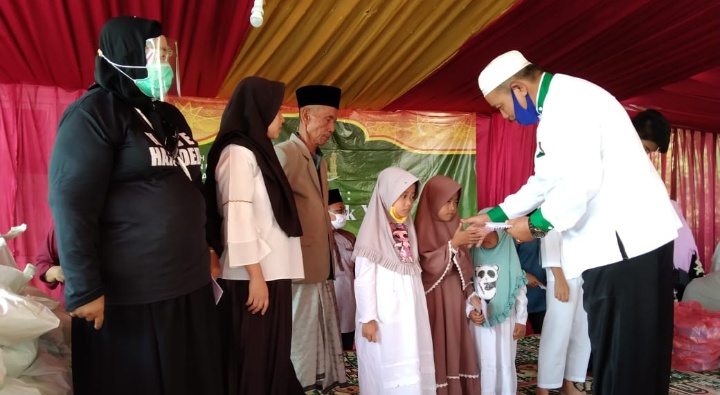 Mengisi Kebaikan di Bulan Muharam, Pemdes Pasarean Berikan Santunan Anak Yatim