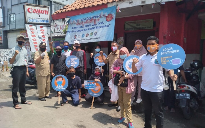 Cegah Penyebaran Covid-19, Lurah Sindang Barang Lakukan Giat Kampanye Pemakian Masker